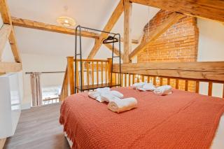 Unique Rooftop Retreat - City View - Sleeps 4 - 3