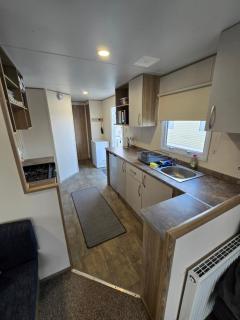 2 Bed Caravan With Decking - Saint Osyth - 6
