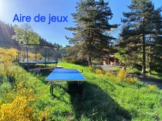 Petit studio isolé en pleine forêt, bain norvégien et sauna - 1