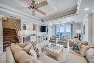 Inn at Crystal Beach Penthouse 708 - Beachfront Designer Luxury - 2 sets of Free Beach Service - 6