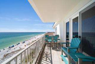 Inn at Crystal Beach Penthouse 708 - Beachfront Designer Luxury - 2 sets of Free Beach Service - 3