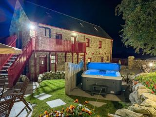 Wee Henry's Barn - 2