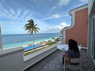 Oceanfront Boutique Suites & Studios in Cancun - Casa Playa Tortugas - 9