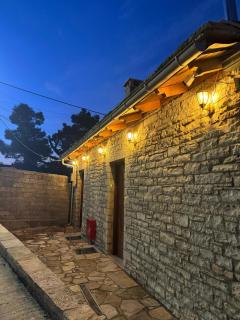 Zilfe Guesthouse - Gjirokastër - 7