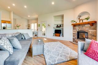 Pet-Friendly Longmont Home with McIntosh Lake Access - 0