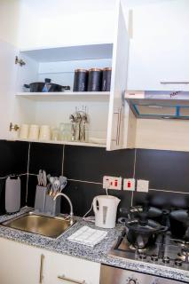 Studio Sleeps 2 with 24hr Check-in - 3