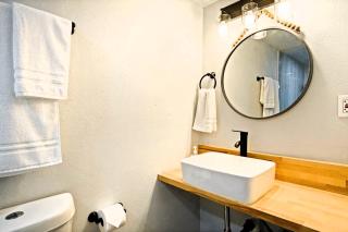 Stylish Studio Paseo Arts Full Kitchen #19c - 3