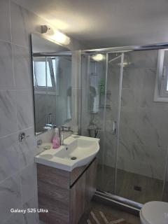 Your refuge overlooking port 6A - 5