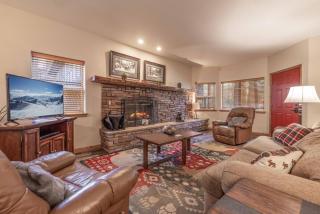 Log Haus Log cabin townhouse steps to the lake! - Big Bear Lake - 9