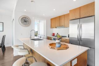 Modern 2BR Condo in Trendy Yaletown with Balcony Views - 4