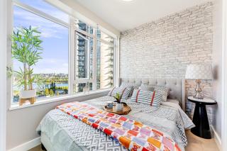 Modern 2BR Condo in Trendy Yaletown with Balcony Views - 8