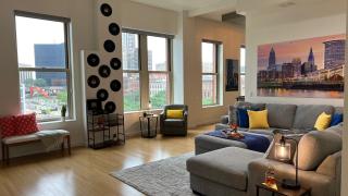 Downtown Cleveland- Steps to Sports & Events condo - 7