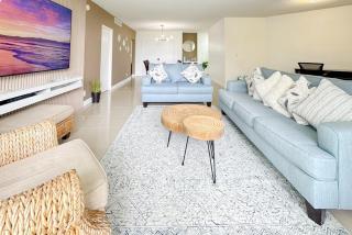 Cozy Beachside Escape Stylish & Comfortable - 9