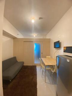 Light Residence Condo with Balcony and Pool View - Manille - 0