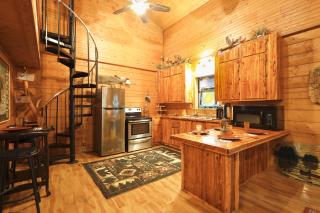 Private Pool Fun Riverfront Retreat in Hamilton! - 2