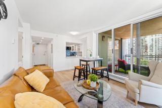Modern 2BR Apartment with City Views near Rogers Arena - 8
