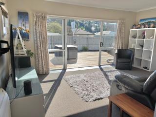3-Beds with Sunny Deck & Gardens - 8