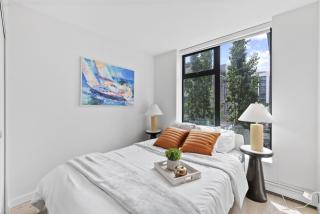 Trendy 2 Bedroom Suite Close to SkyTrain and Seawall - 7