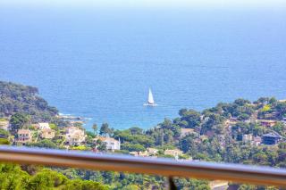 Sea View Pool 2km to Beach Cala Canyelles Fully Air Conditioned King Queen Quality Beds BBQ - 3