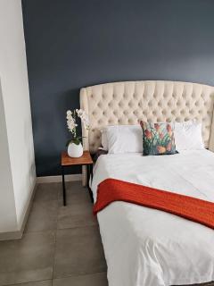 Tranquil Luxury Retreat - 8