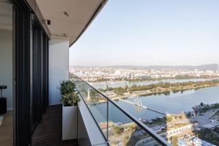 Skyline Suite - Danube-View Balcony & Pool - 0
