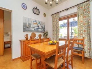 Sea-view holiday home with private pool - 8