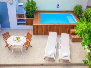 Sea-view holiday home with private pool - 0