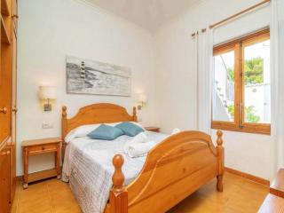 Sea-view holiday home with private pool - 6