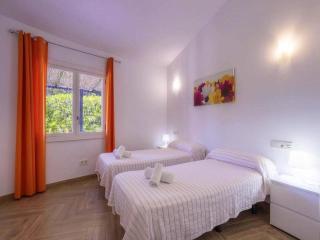 Charming Casa Encinar in Tranquil Residential Area - 6