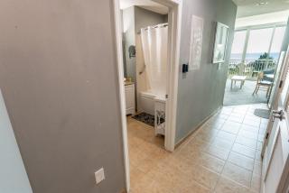 Direct Oceanfront w Nice Decor, Modern Low Floor! - Myrtle Beach - 3