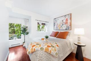Spacious 3BR Townhouse with Modern Design in Downtown Vancouver - 7