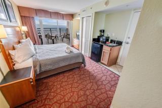 Pools, direct oceanfront studio, king bed! - Myrtle Beach - 7