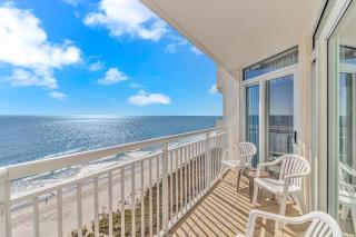 Beachfront condo w balcony & hot tubs - 2