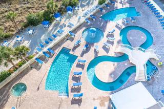 Beachfront condo w balcony & pools - 9