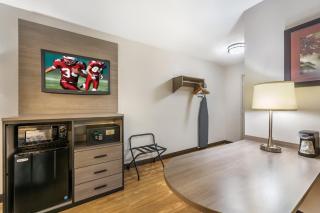 Red Roof Inn Erie – I-90 - 1