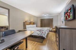 Red Roof Inn Erie – I-90 - 2
