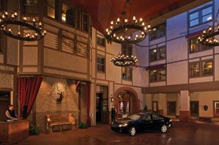 Grand Bohemian Lodge Asheville, Autograph Collection - 8