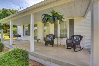 Home 9 Mi to Dtwn Springfield with Porch and Yard! - 8