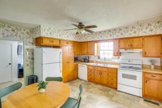 Home 9 Mi to Dtwn Springfield with Porch and Yard! - 2