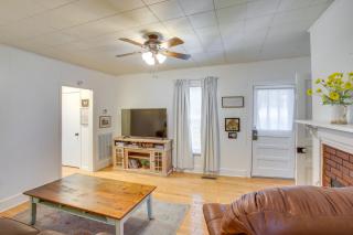 Home 9 Mi to Dtwn Springfield with Porch and Yard! - 4