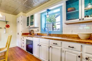 Charming Victorian Farmhouse on Historic Main St - 4