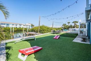 Heated Pool Waterfront Boat Slip Pets Games 7BR - 7