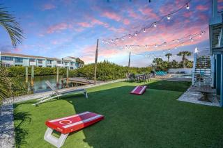 Heated Pool Waterfront Boat Slip Pets Games 7BR - 7