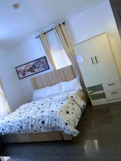 Luxury 1&2 Bedrooms Apartment Ikeja Lagos Core, Family, Business, Leisure, 24h Power&Water, Fast WiFi, Two Balconies, Spacious Living, Easy Transport,Just 10min to GRA&SHOPRITE - 5