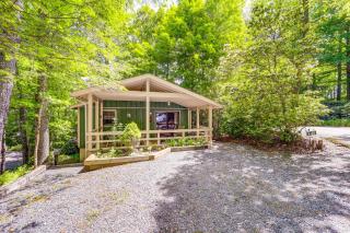 On-Site Lake and Pool Access Cabin in Newland! - Newland - 9
