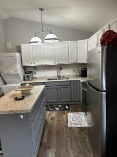 Cozy full studio In-law suite - 1