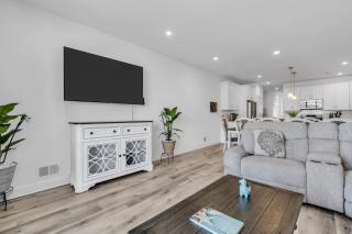 Best 4br Home Great Kitchen, Wifi, Parking For 3 - 4