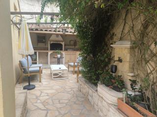 Maison provençale, vue, terrasses et piscine - 7