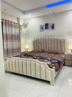 Luxury Bahria Town 1BHK Apt Near Joyland Comfort and Privacy - 5