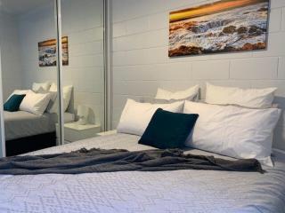 Listen to the Ocean from courtyard - 9